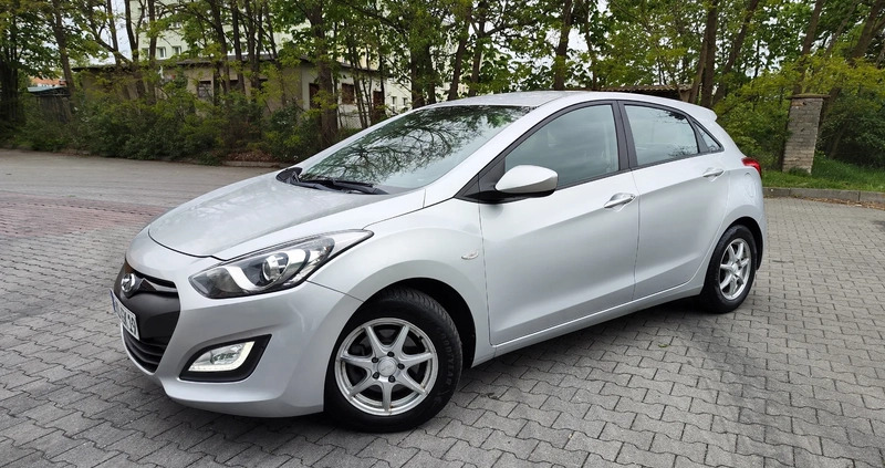 Hyundai I30 cena 31900 przebieg: 180000, rok produkcji 2012 z Praszka małe 466